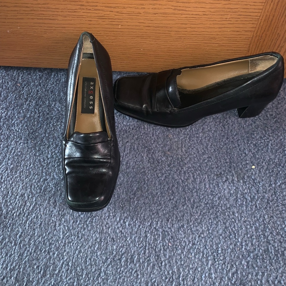 Size 6 axcess work heels
